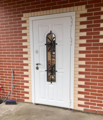 Фото двери с ковкой №162